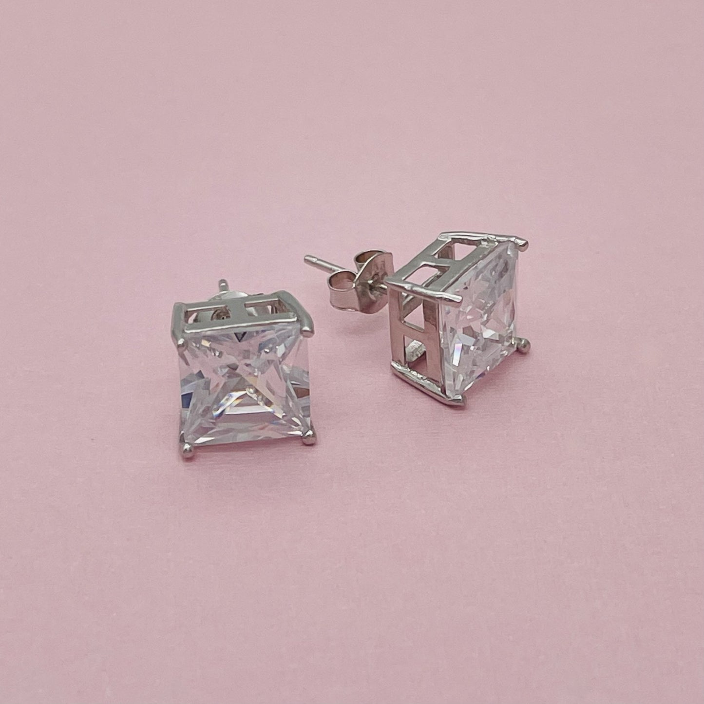 Z1106 Clear Square Earrings  9mm.