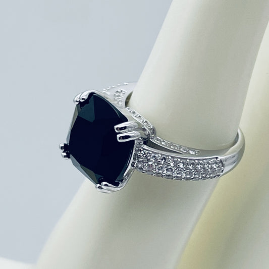 Z1601R Diamond Cut Square Ring