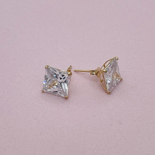 14KG08 Square Earrings 8mm.