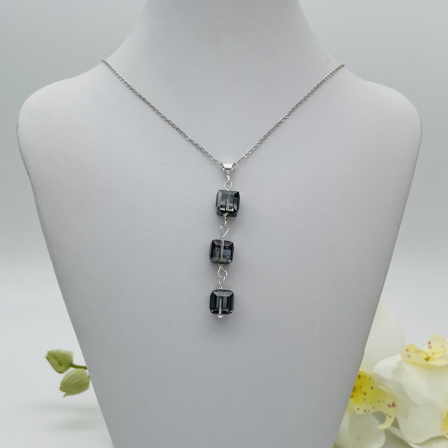 C1384SW Black Square 18"