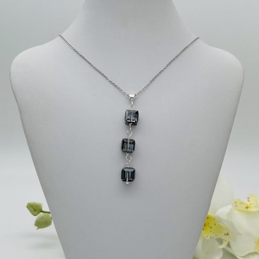 C1384SW Black Square 18"