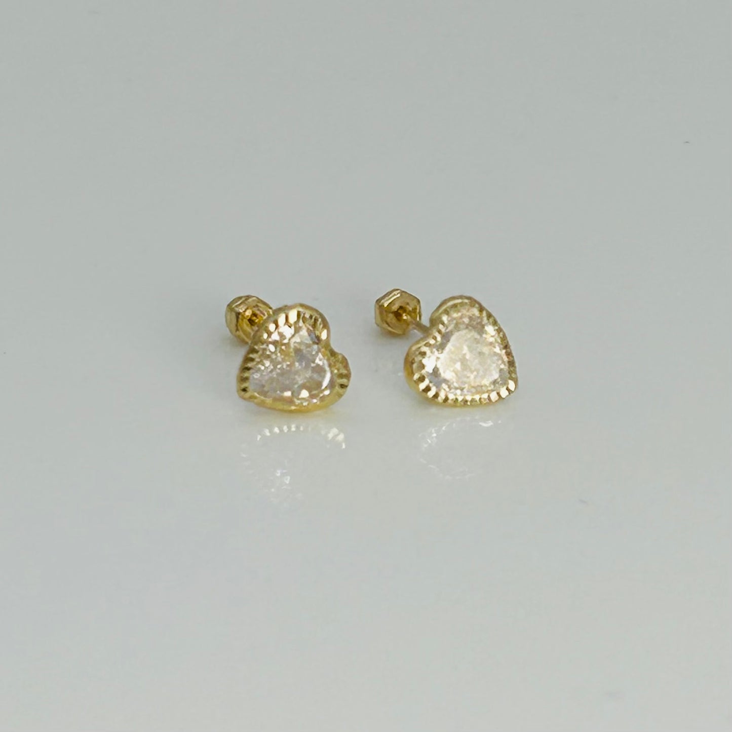 14KG377 Heart Earrings 3mm.
