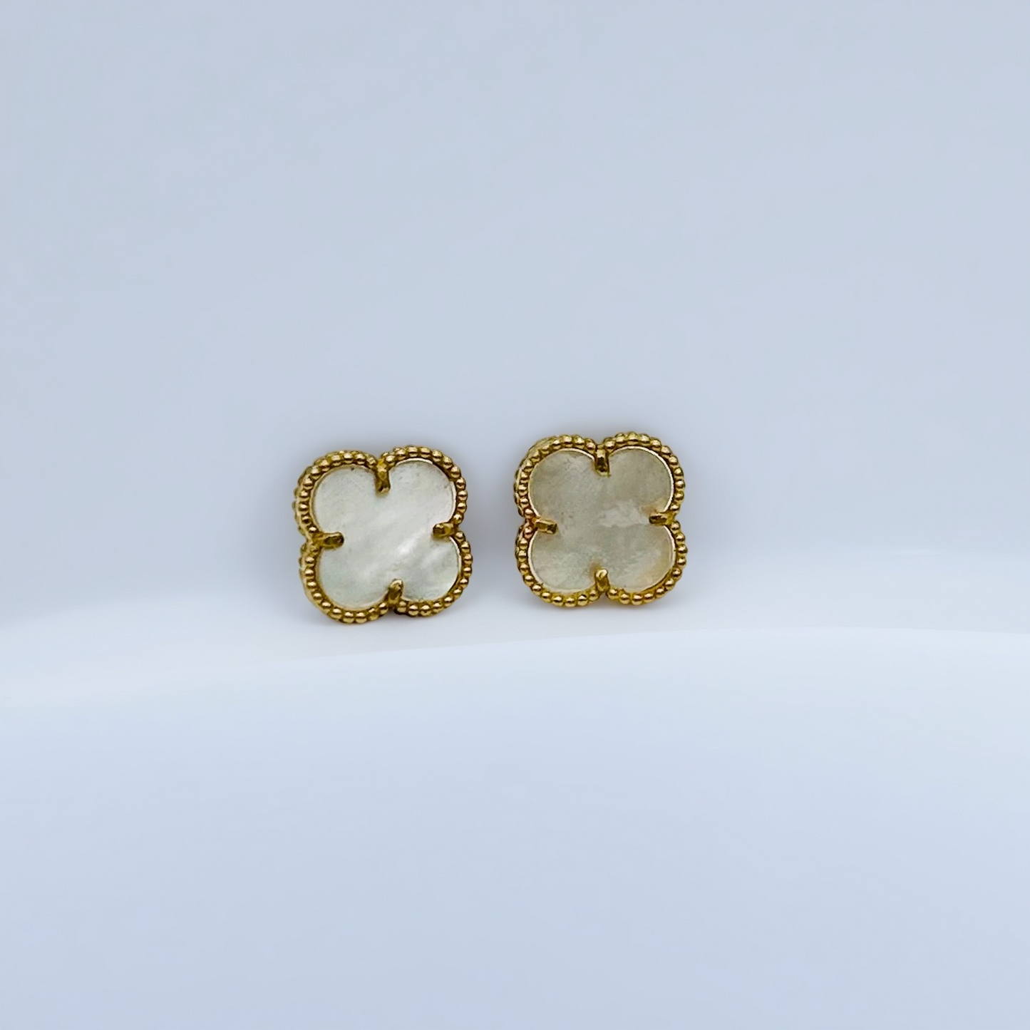 10KG04 Mother Of Pearl Clover Earrings