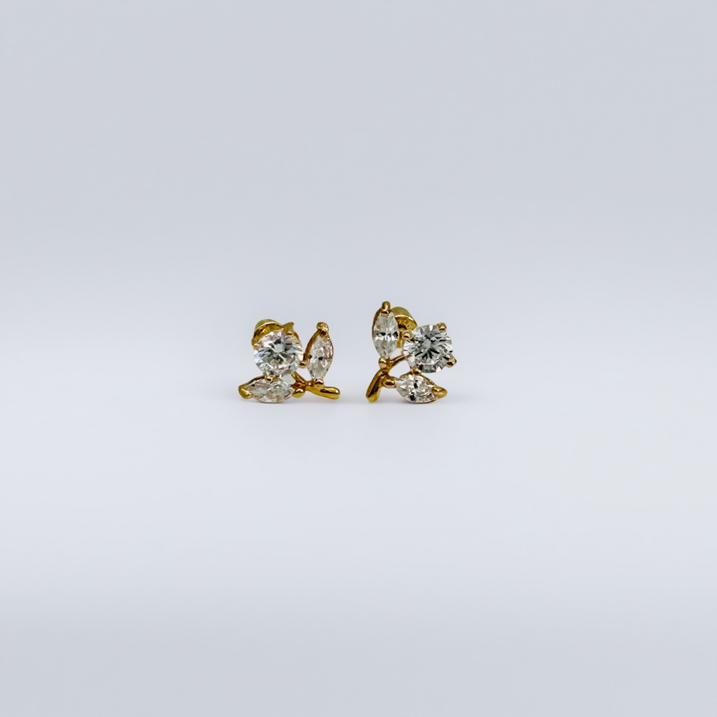 14KG452 14K Gold Flower Earrings