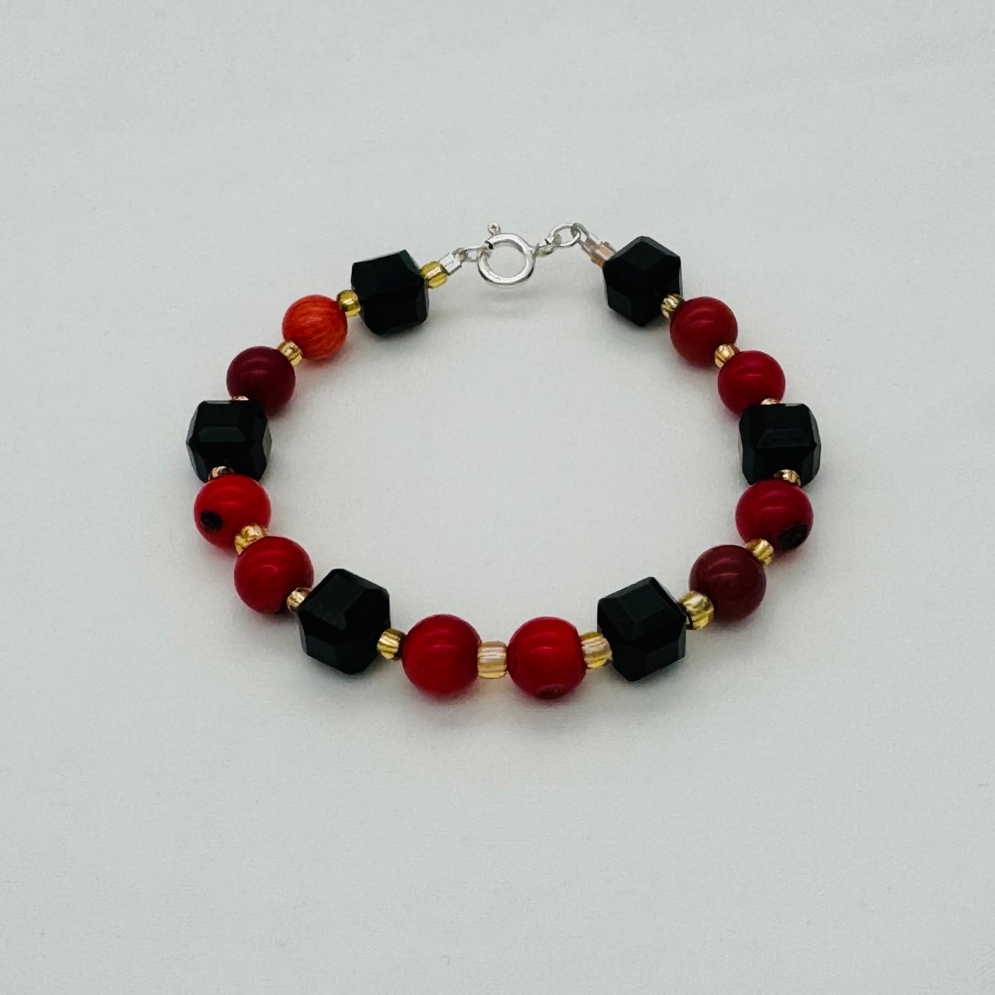 ST1907BL Dyed Red Bamboo Coral & Black Onyx Bracelet 7"
