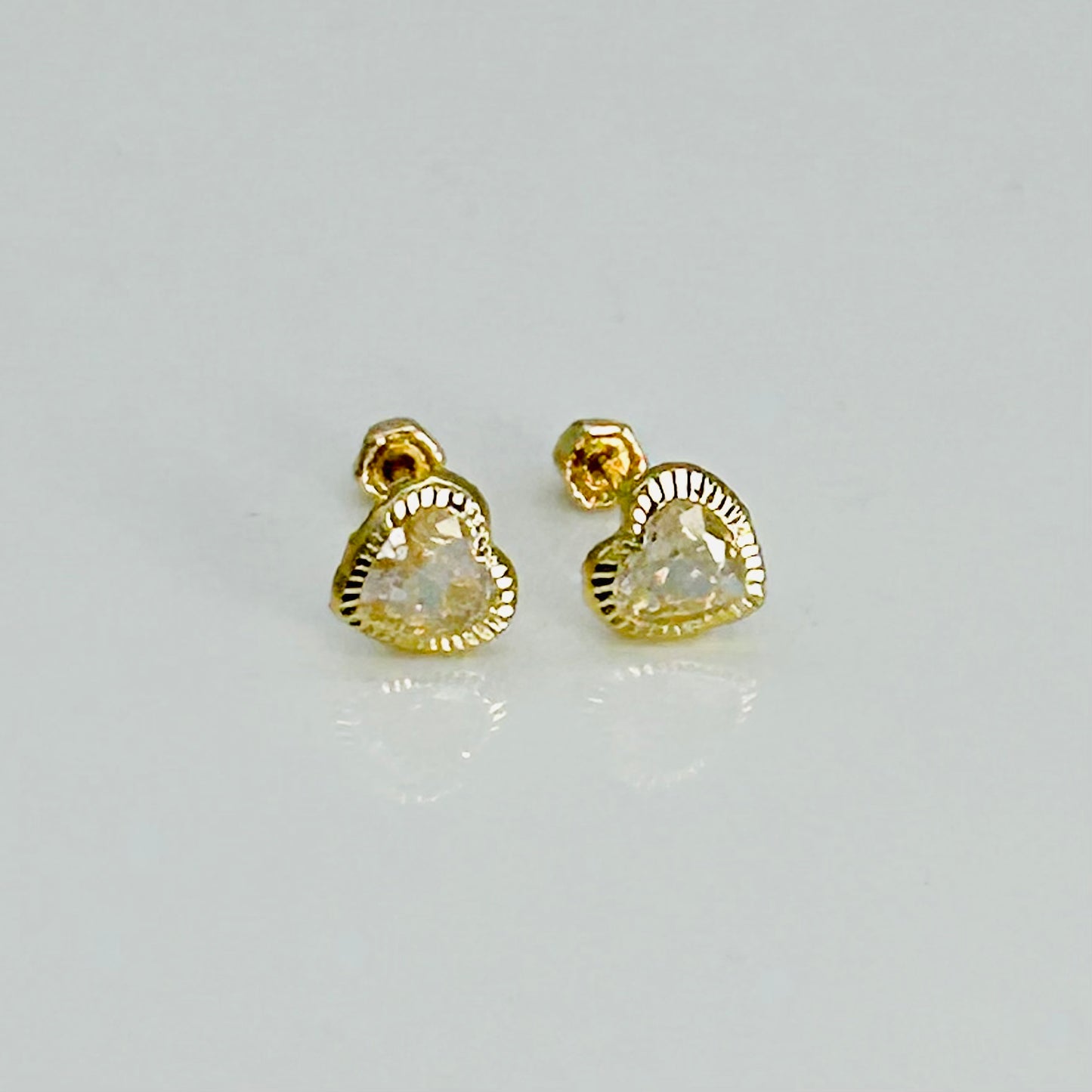 14KG377 Heart Earrings 4mm.