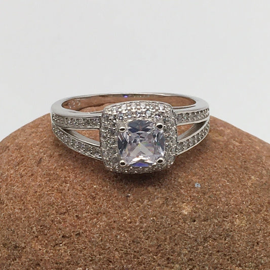 Z1345R Clear Square Ring