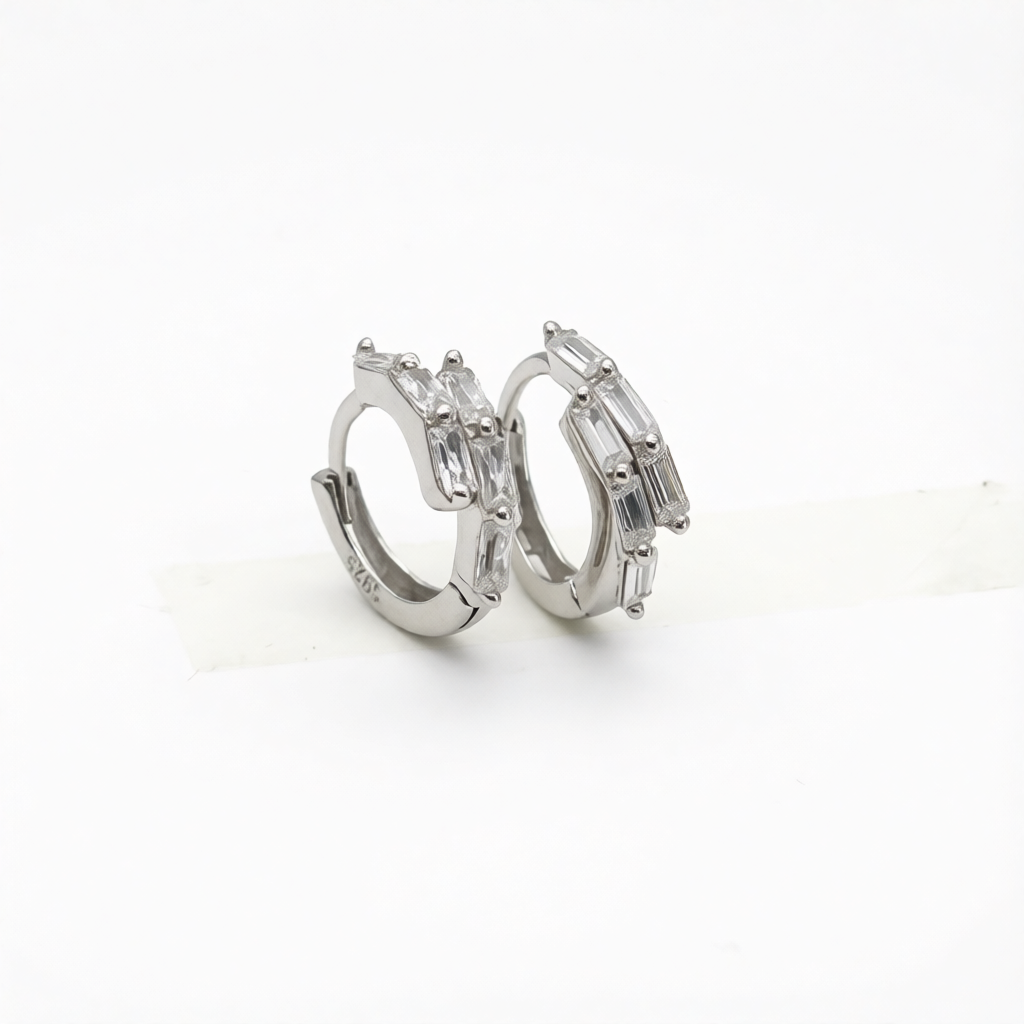 Z1943 Huggie Earrings 12mm.