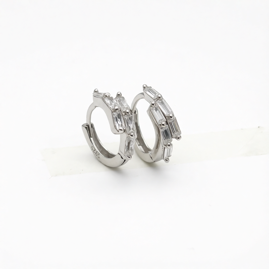 Z1943 Huggie Earrings 12mm.