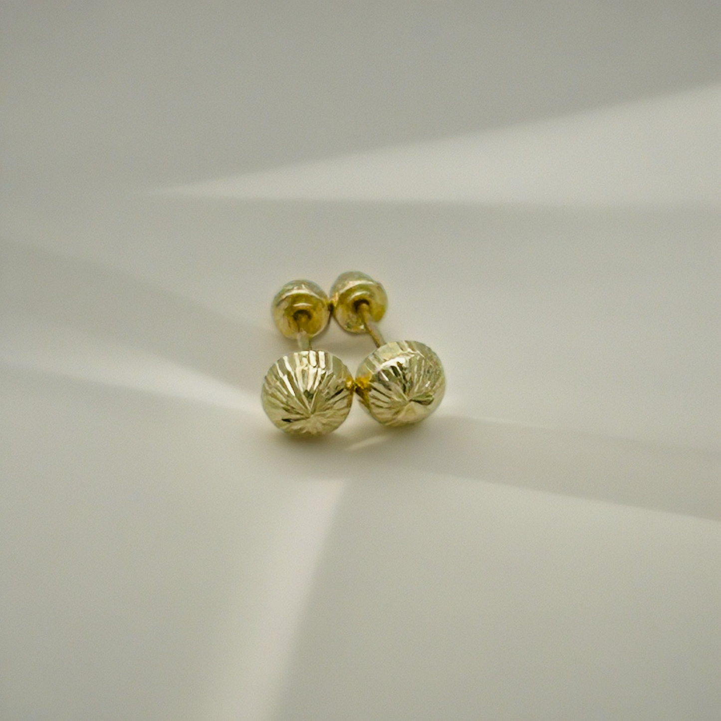 14KG386 Earrings 3mm.