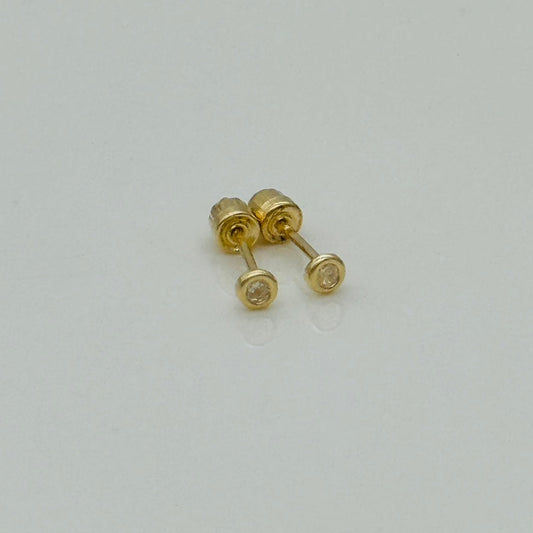 14KG39 Round Earrings 2mm.